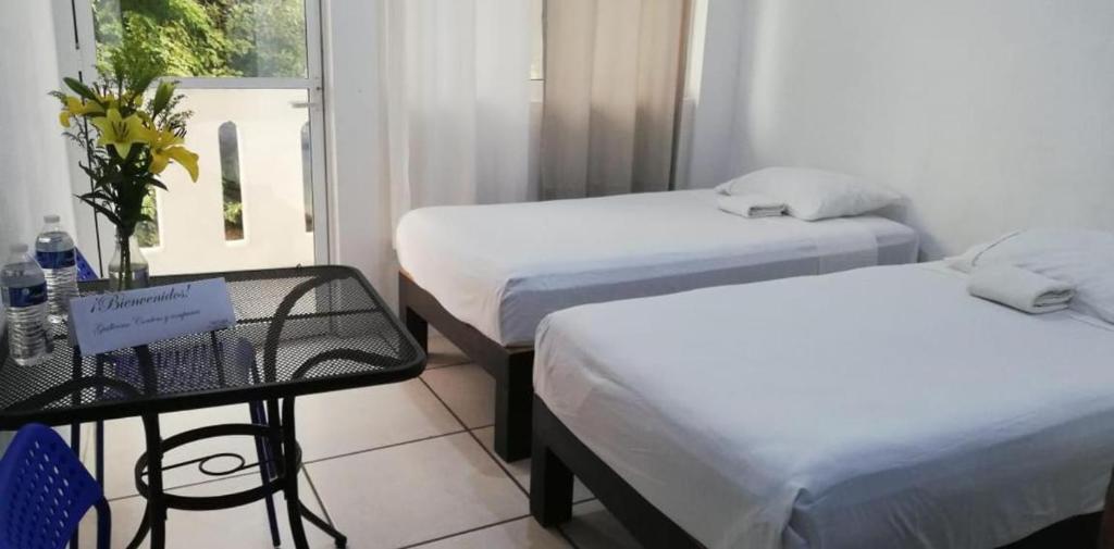 Standard room with two single beds for relaxed stay - 4