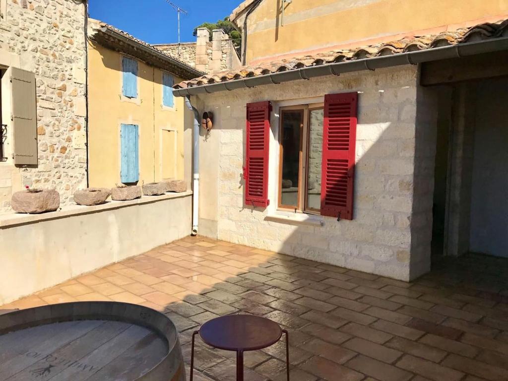 Maison de 4 chambres a Boulbon avec magnifique vue sur la montagne terrasse amenagee et WiFi