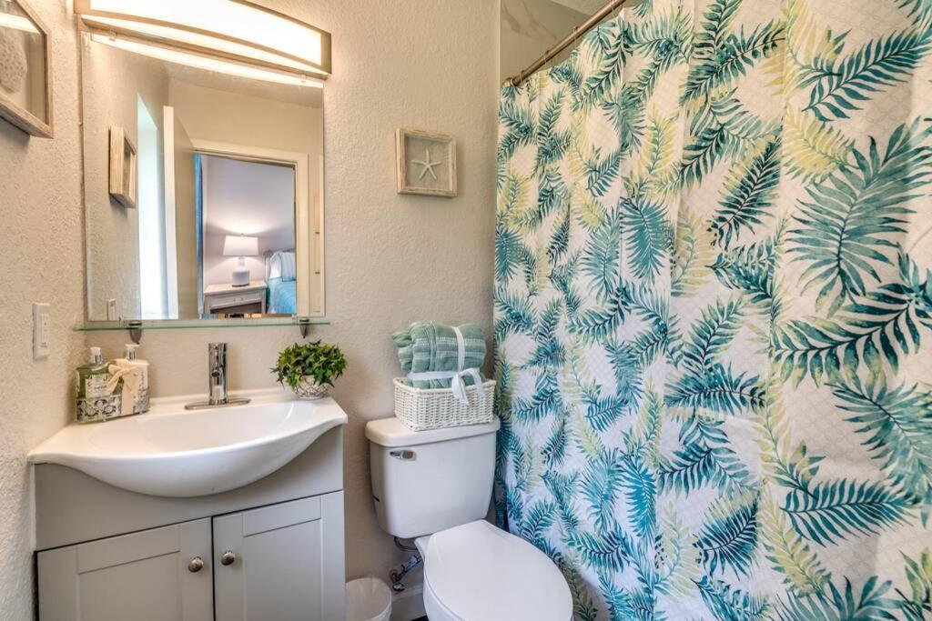 Cortez Gardens Cottage 15, Renovated and close to Beach, 3-Bed, 2-Bath 10 People photo