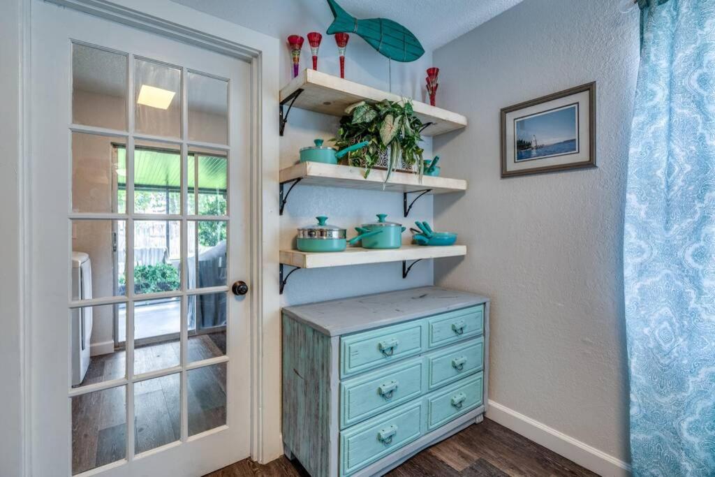 Cortez Gardens Cottage 15, Renovated and close to Beach, 3-Bed, 2-Bath 10 People photo