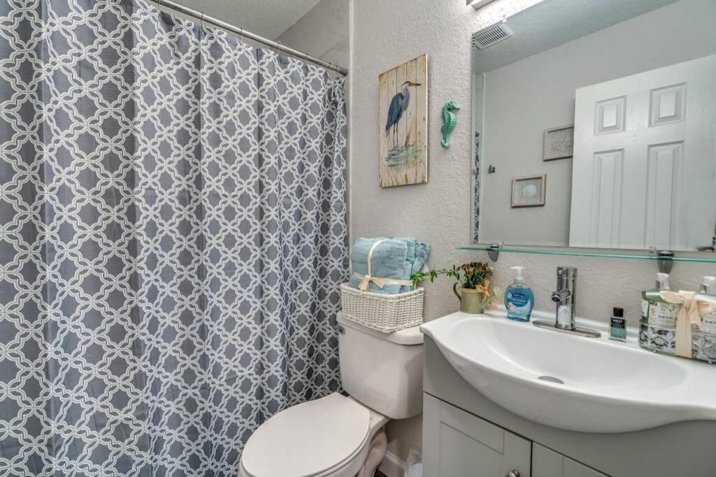 Cortez Gardens Cottage 15, Renovated and close to Beach, 3-Bed, 2-Bath 10 People photo
