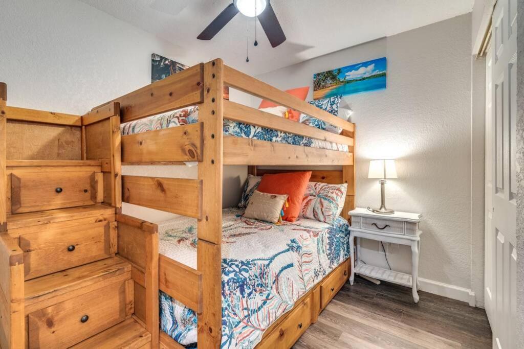 Cortez Gardens Cottage 15, Renovated and close to Beach, 3-Bed, 2-Bath 10 People photo