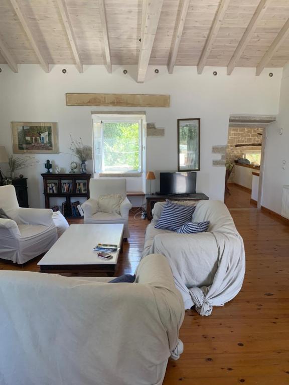 Olive Grove House Paxos Loggos 전경