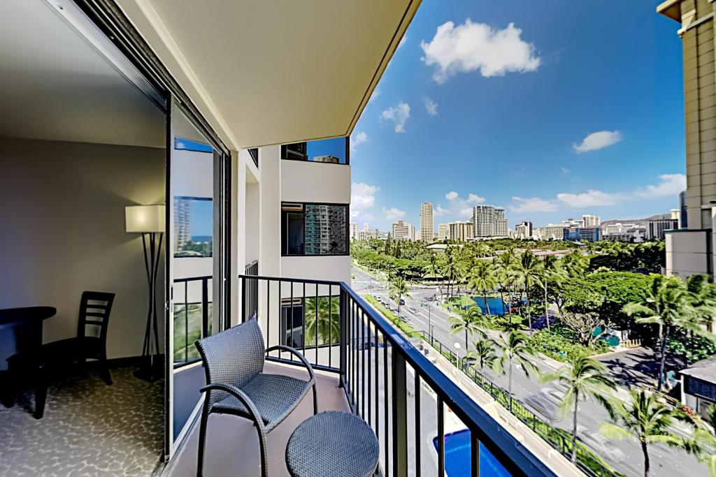 Aqua Palms Waikiki Ocean View Lanai Parking Included photo