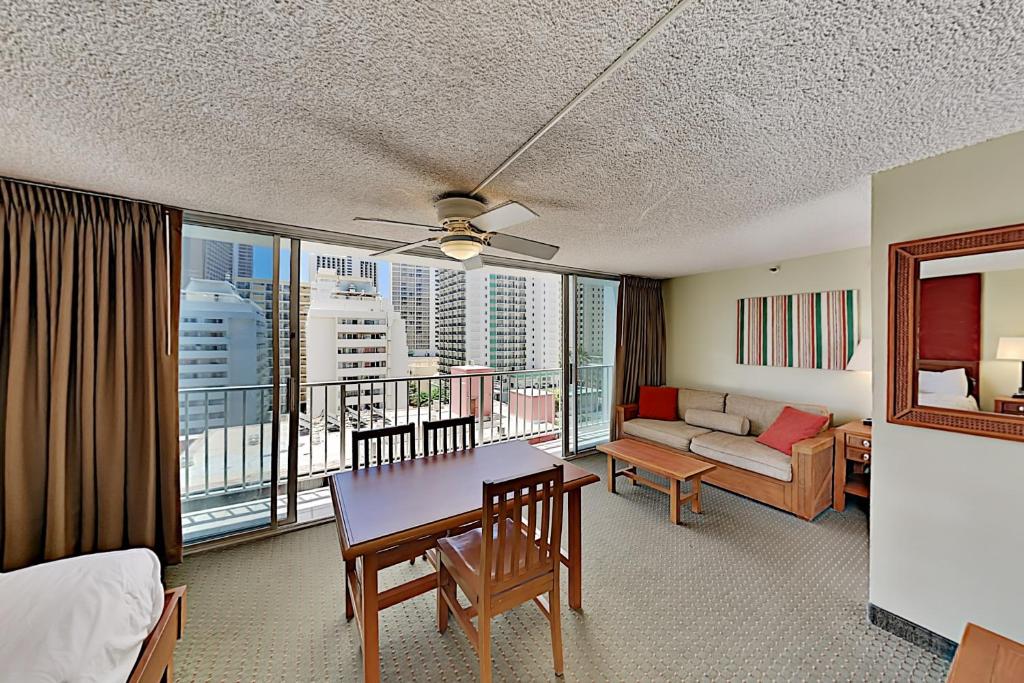 Pacific Monarch 901 condo photo