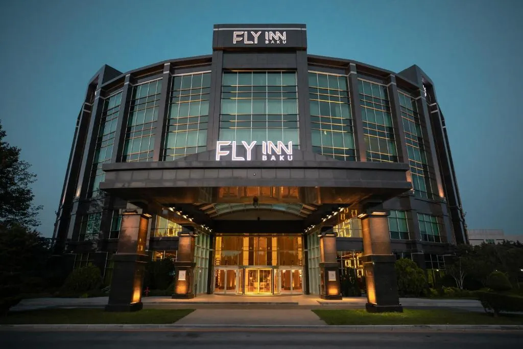 FLY INN BAKU, hotel in Baku