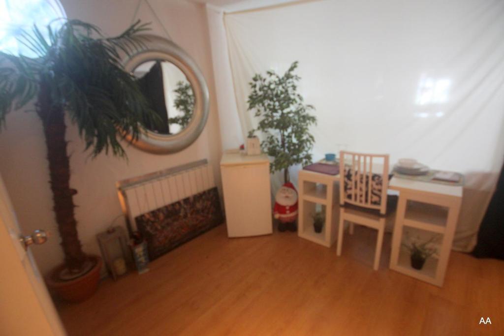 LITTLE PEACEFUL RETREAT Room with bath Heating Terrace Free Wifi Fridge Easy parking 전경