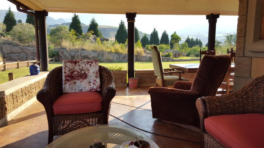 Rockwood Earth Lodge 전경