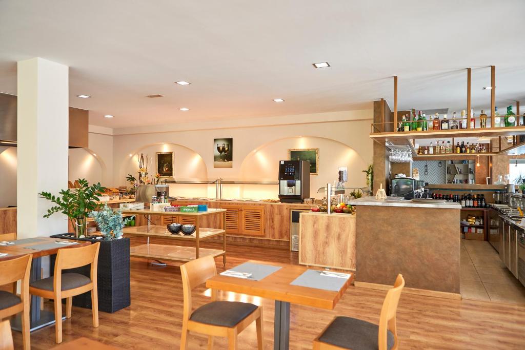 Nura Santa Ponsa & Spa — Restaurant & bars in Santa Ponca, Balearic Islands