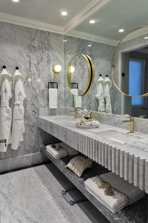 The Alest Hotel - 3