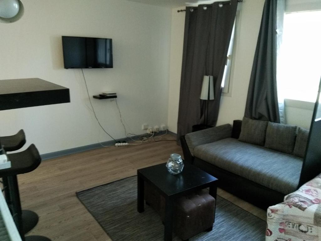 Superbe studio parking calme sécurisé