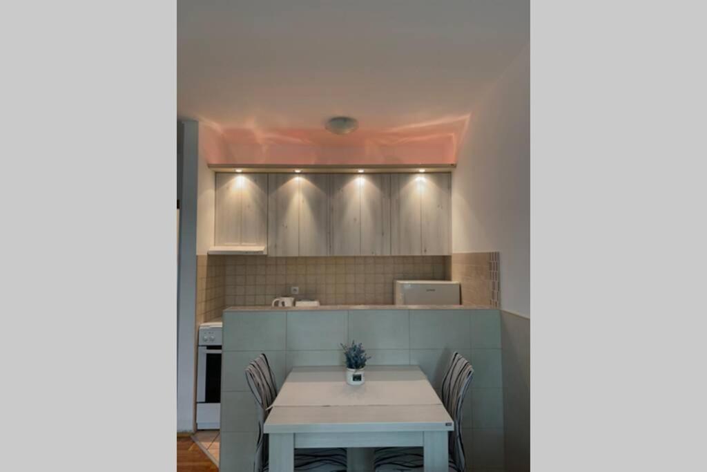 Renovated cozy STUDIO 7 at top location photo