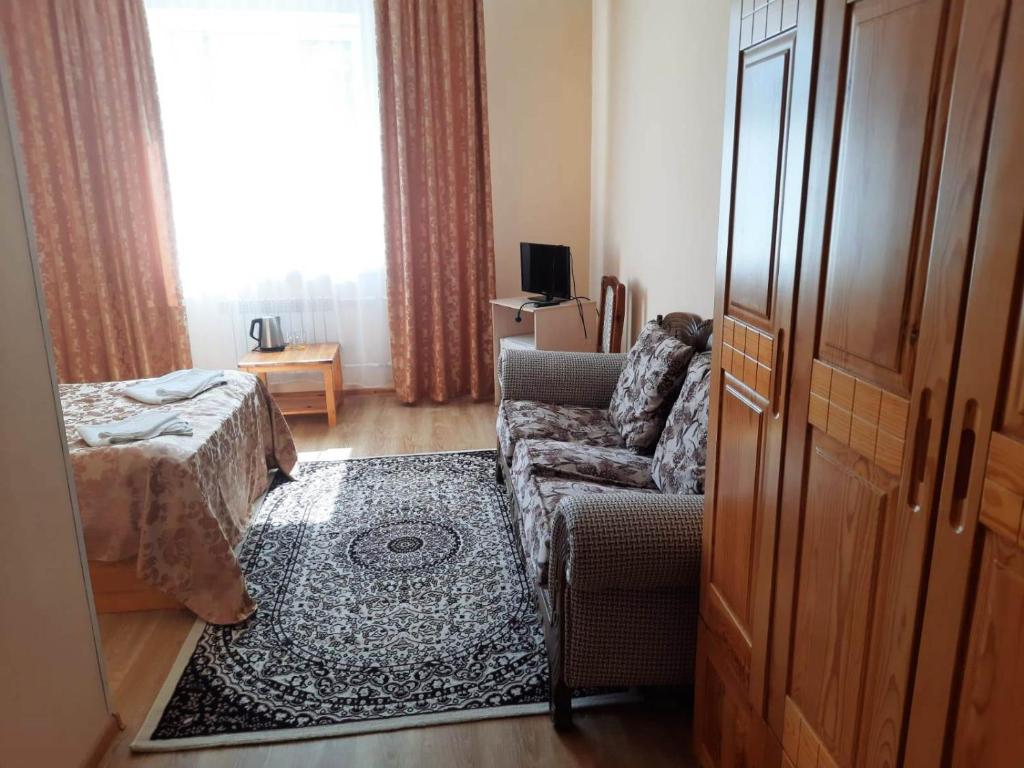 1. Hotel Nu..