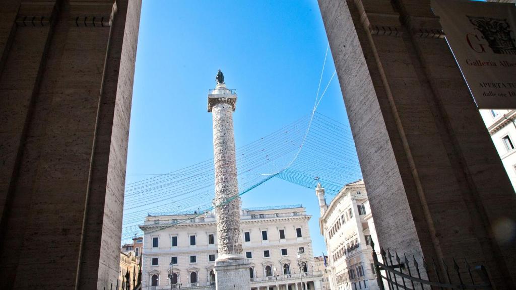 Rental in Rome Trevi Fouintain View Apartment - 3