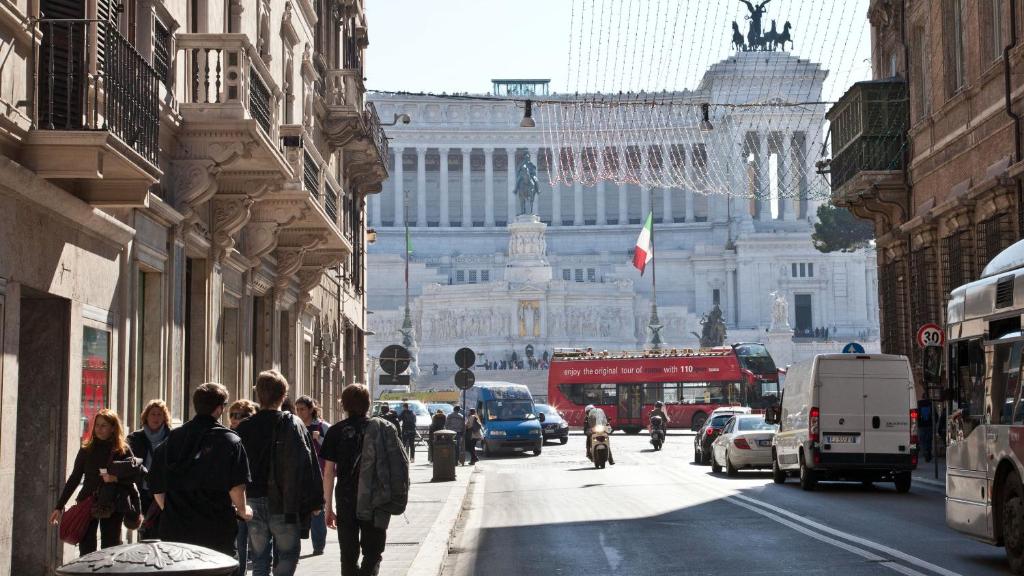 Rental in Rome Trevi Fouintain View Apartment - 2