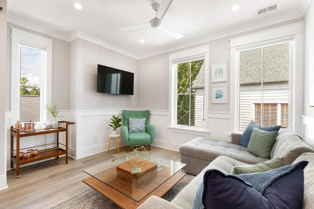 The Azalea Suite at 124 Spring, Charleston