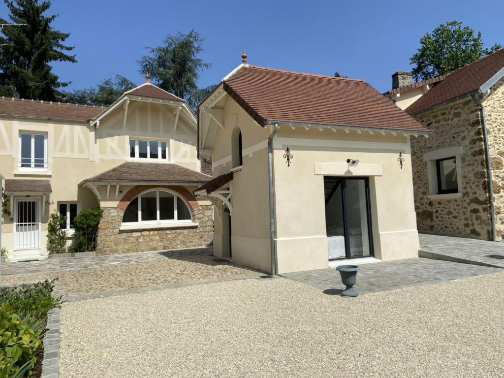 Gîte Senlisse, 5 pièces, 8 personnes - FR-1-527-12