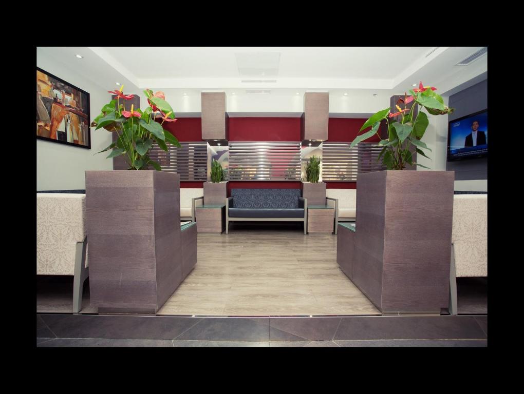 Shared lounge/TV area