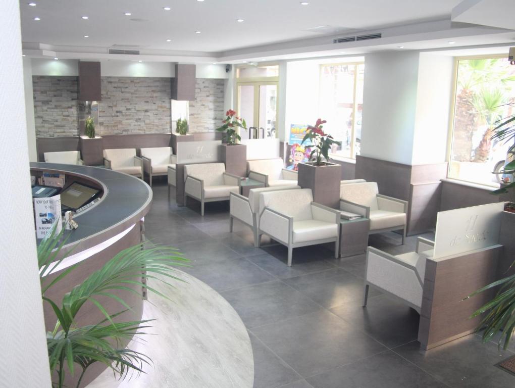 Shared lounge/TV area