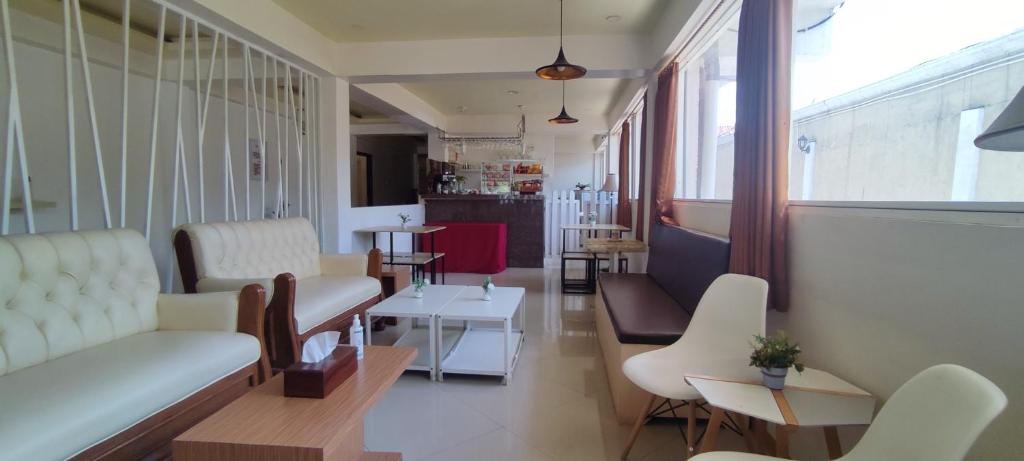 Votel Hotel DePratnya Kediri photo