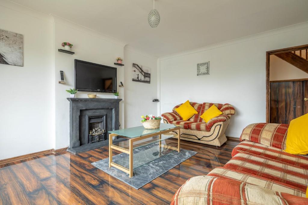 4-Bed Detached Pet Friendly House in Nelson