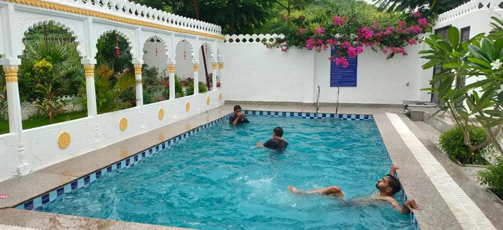 Swimming pool