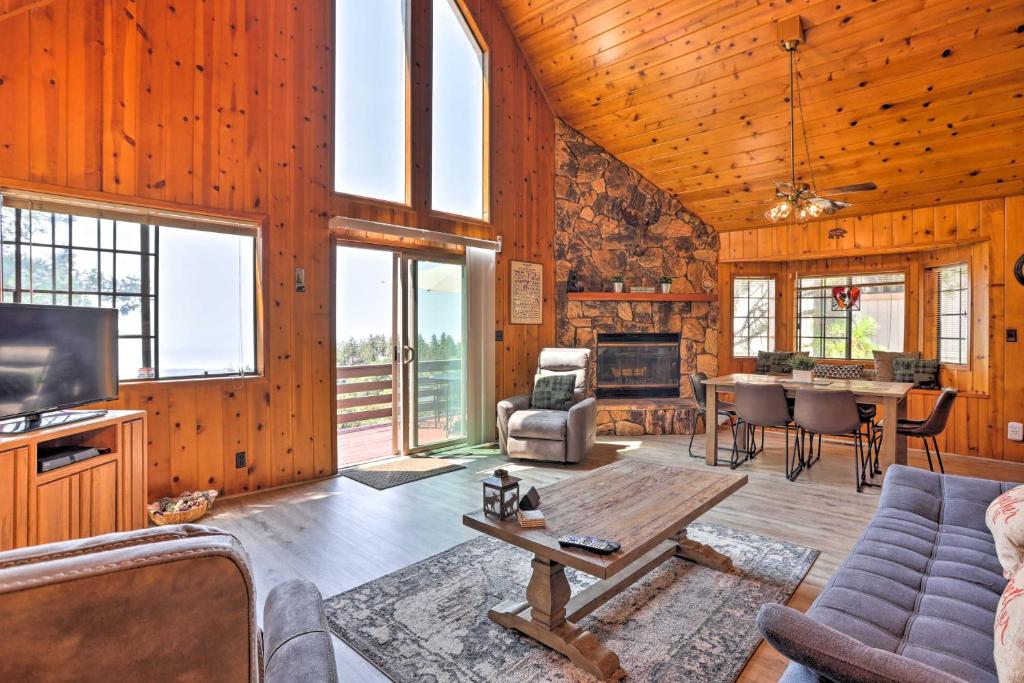 A-Frame Cali Cabin with Unobstructed Valley Views!, Running Springs