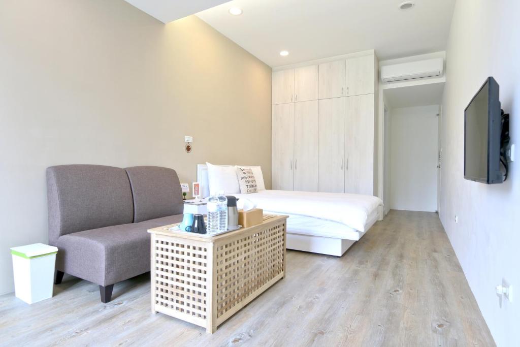 Locomotive Homestay新北市民宿205號