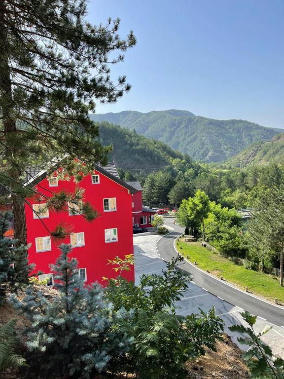 Hotel SH &amp; SH — Hotel in Shkoder