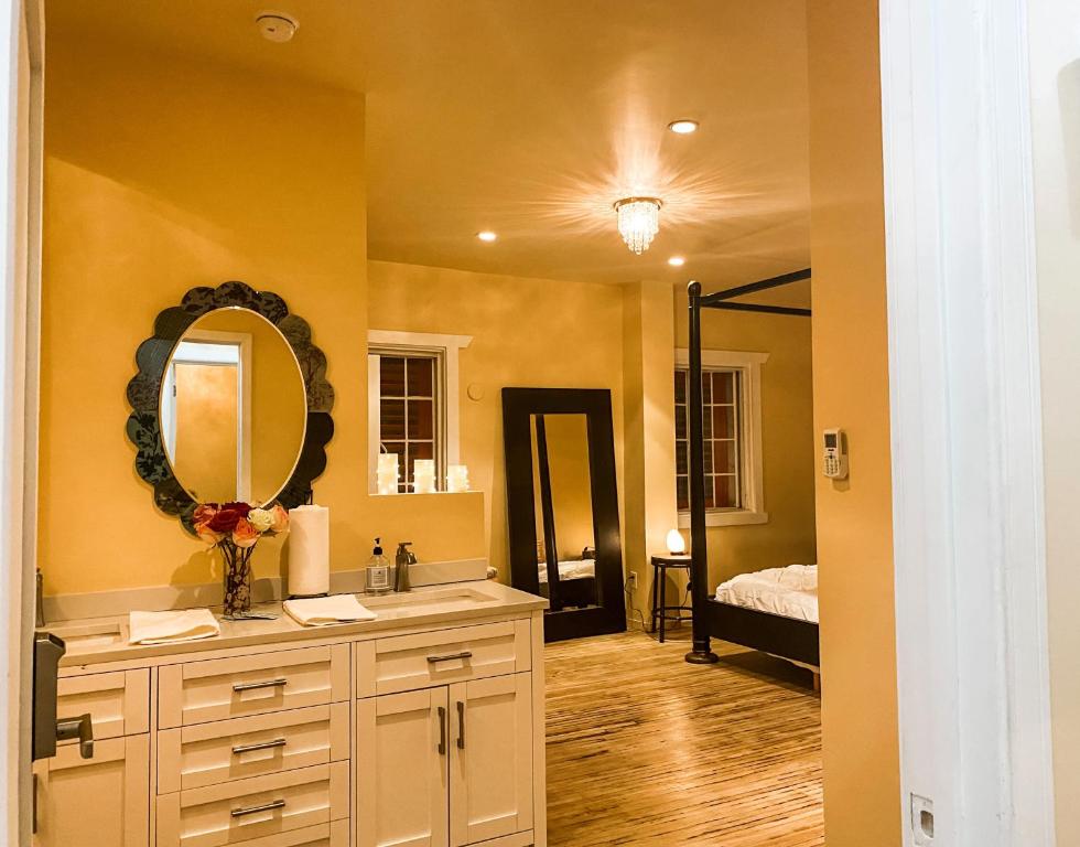 Island Girl Spa + Bed and Breakfast — Hotel in Los Angeles (CA)