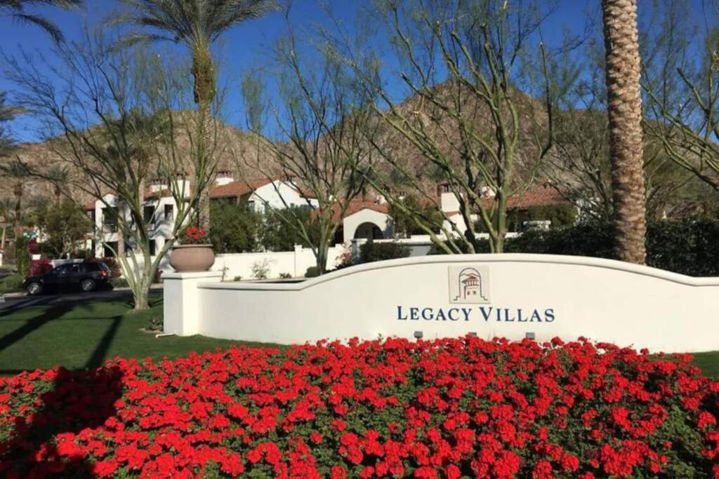 Luxurious Villa with Majestic Mountain View, 12 Pools, Spas, Ground Floor — Hotel in La Quinta (CA)