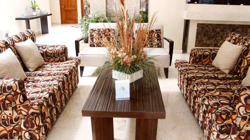 Hotel Magno Tepatitlan photo