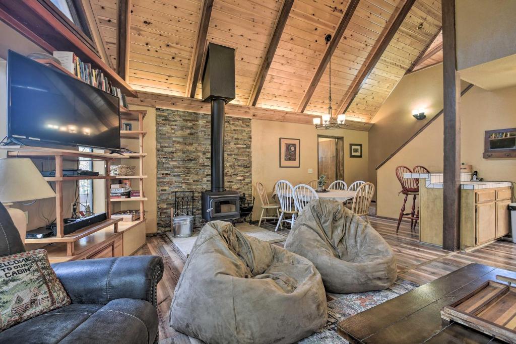 Updated Tree House Pine Mtn Club Cabin by Trails photo