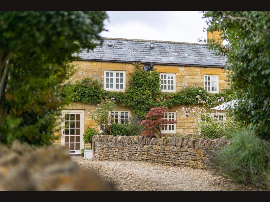 Wisteria Cottage , Pretty Cotswold Cottage close to Chipping Campden, Weston Subedge