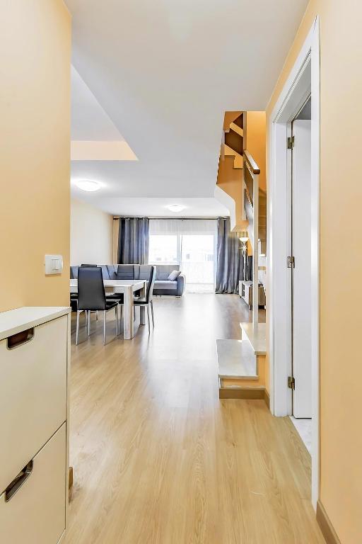 YELLOW 3 bedroom large apartment for 10 guests - 2