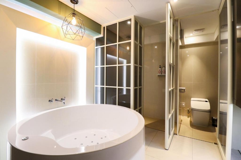 Sinchon Wol Hotel