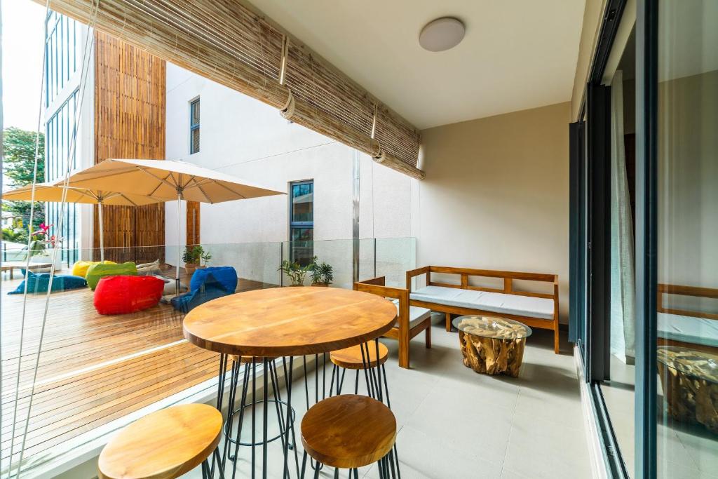 One Bay Residence Modern Contemporary Apartment Flat 4 photo