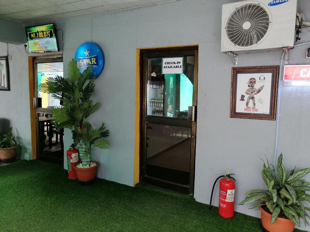 Choppers Cook Hotel & Suites