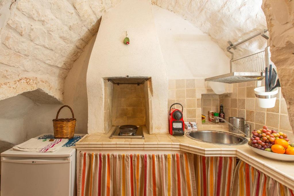 Lovely Stone House In Ostuni - 4