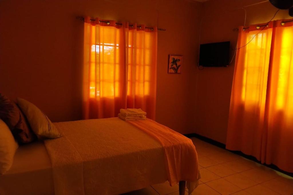 Unity Villa 3 bedroom with fans Wifi Parking photo