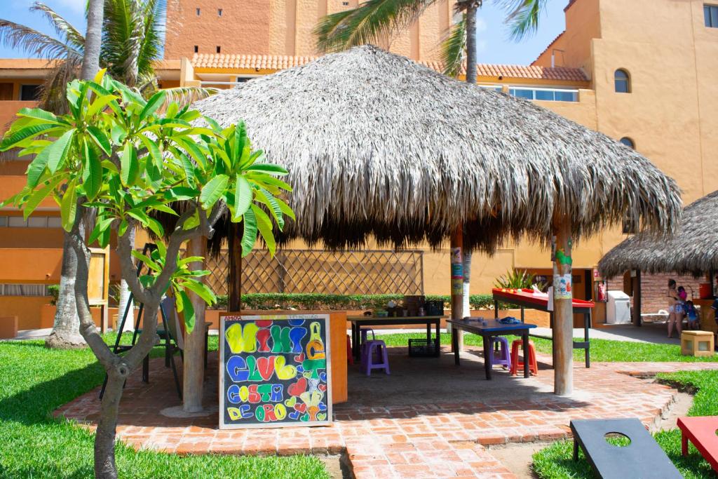 Costa De Oro Beach Hotel Photo 36