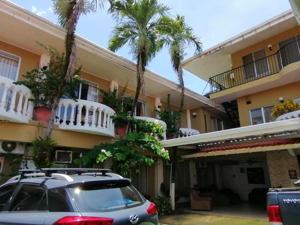 Exterior view, Hotel Malinche in Quepos