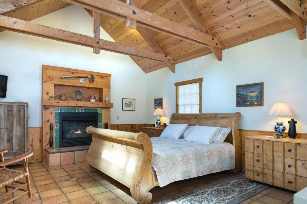 HOMESTEAD COTTAGES - BED AND BREAKFAST — Hotel in Ahwahnee (CA)