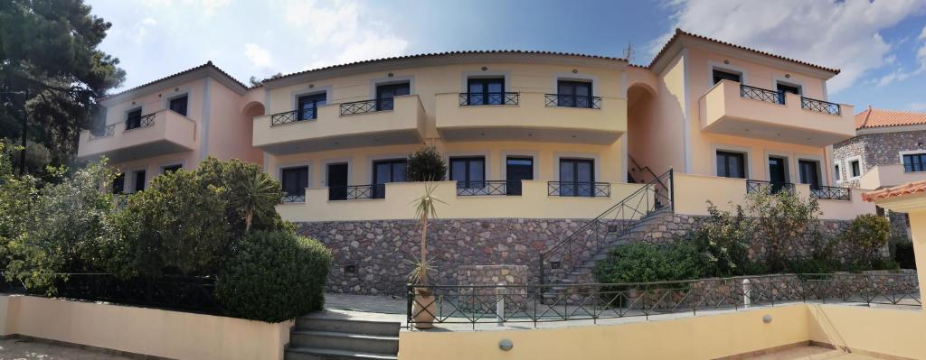 Ai Yannis Suites and Apartments Hotel photo