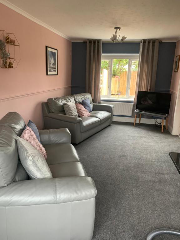 The Snug, ideal for sporting events and city breaks, hidden nook in the Heart of Newcastle, with parking, Wifi, Smart Tv, close to all local travel links, Kenton