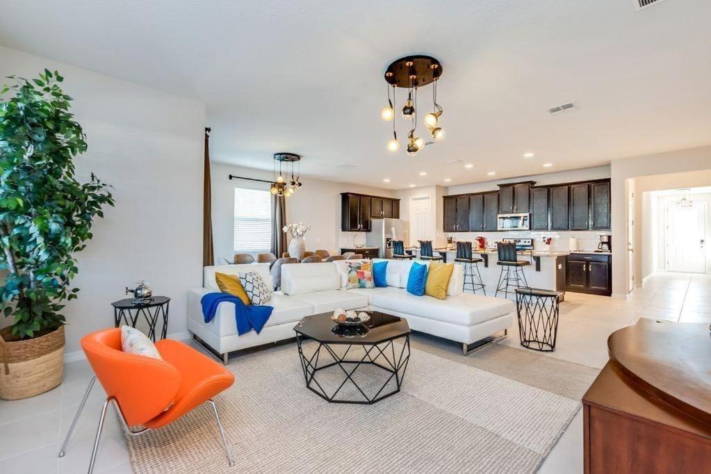 BSV1773 - Luxury 8 Bedroom 6 Bathroom Villa in the Desirable Solara Resort, Kissimmee