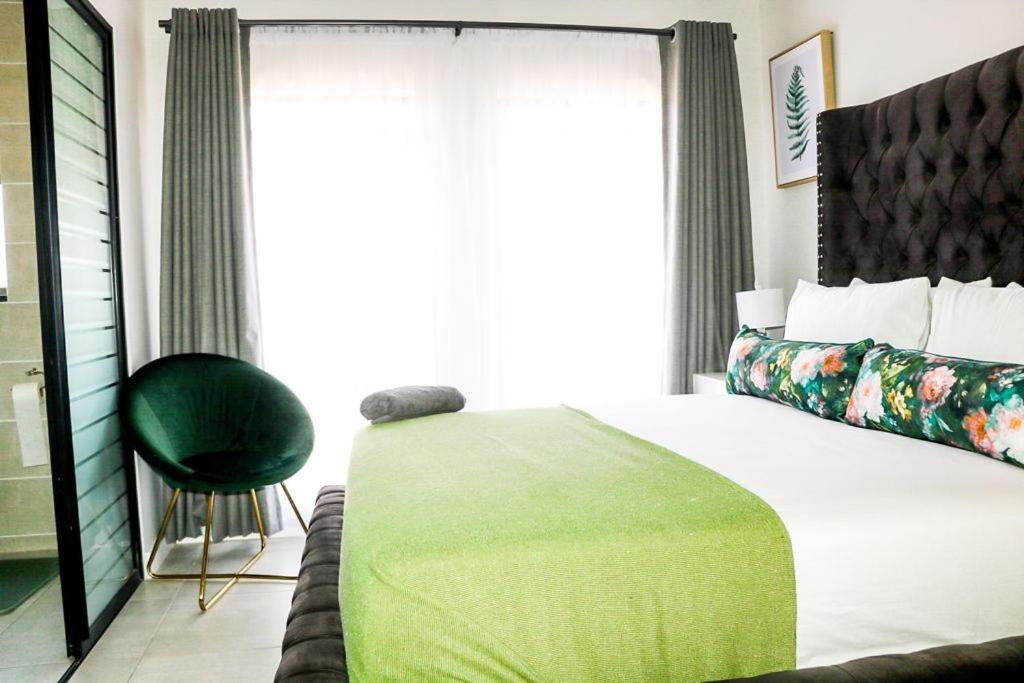 Twelve Eighty at The Blyde Crystal Lagoon, Pretoria