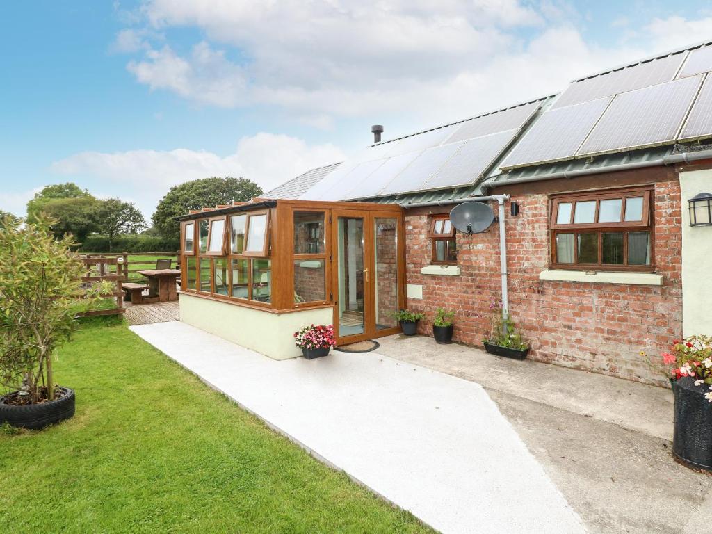 The Old Farm Shop, Bethesda - pet-friendly stay
