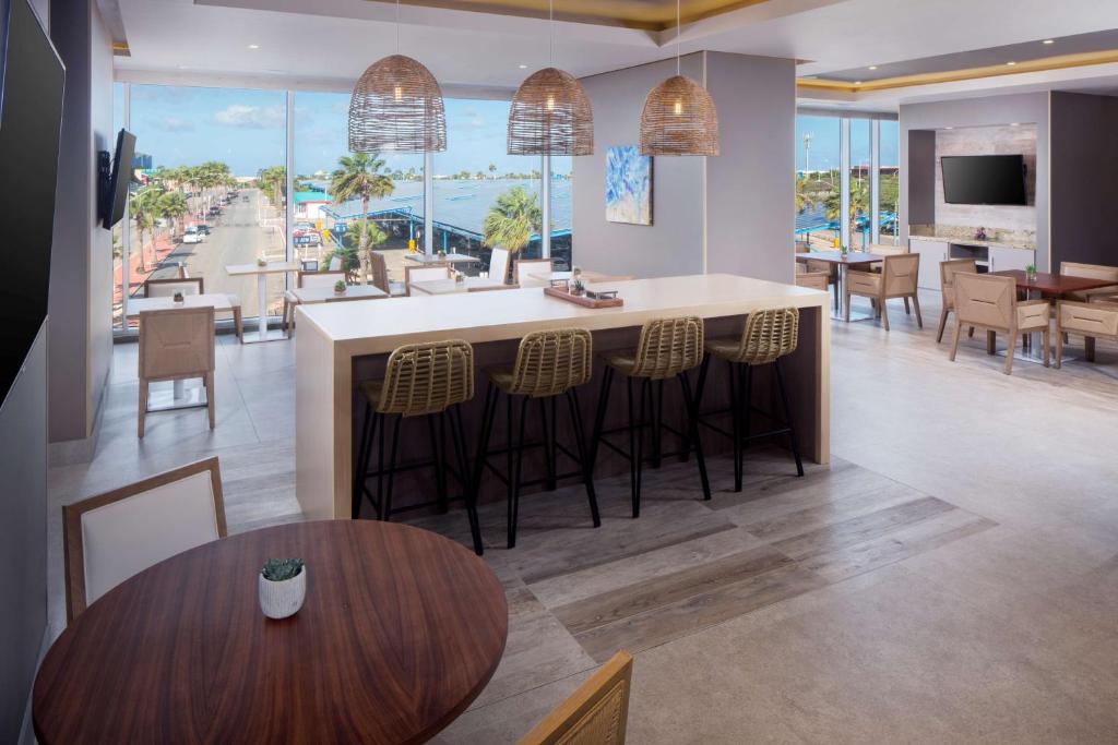 Restaurant, Hyatt Place Aruba Airport in Oranjestad