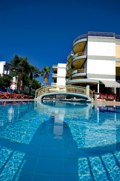 スイミングプール